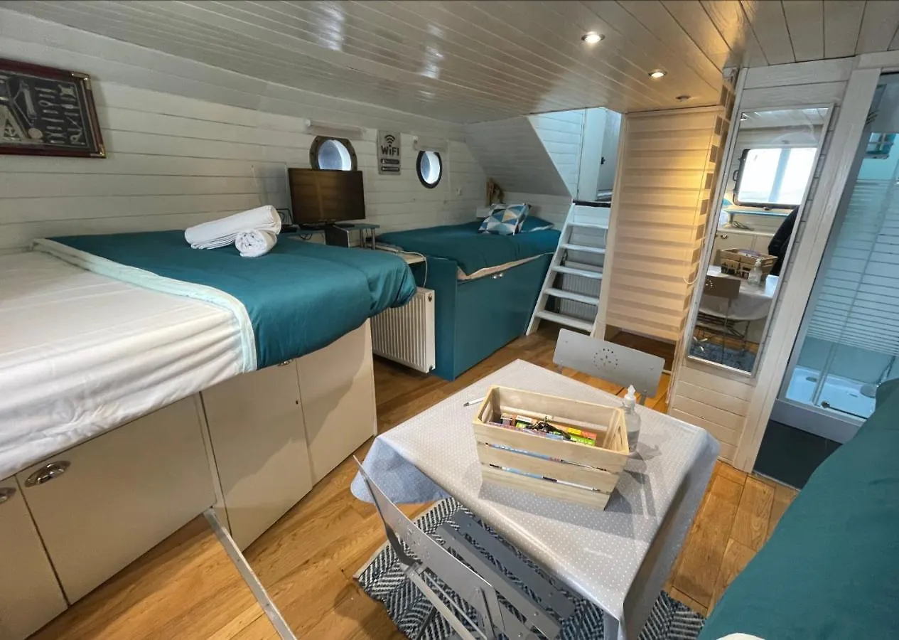 Bateau Pelican Rum i privatbostad *
